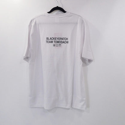 【中古】BlackEyePatch | ブラックアイパッチ TEAM TOMODACHI LABEL TEE 半袖Ｔシャツ BEPSS24EI28 ホワイト サイズ：L