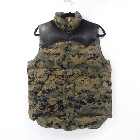 【中古】Rocky Mountain FeatherBed | ロッキーマウンテンフェザーベッド ダウンベスト 450-482-91 カモ サイズ：38