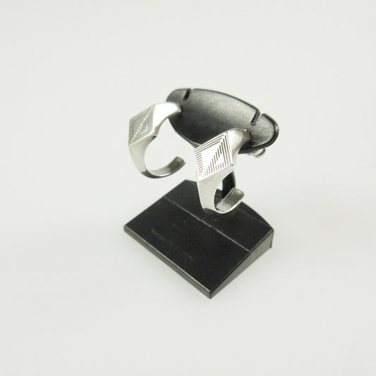 【中古】Dior | ディオール CD DIAMOND ピアス E3126HOMMT_D906 2023A/W
