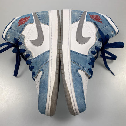 【中古】NIKE | ナイキ AIR JORDAN 1 MID SE WHITE HYPER ROYAL RED スニーカー DN3706-401 ライトブルー 26cm
