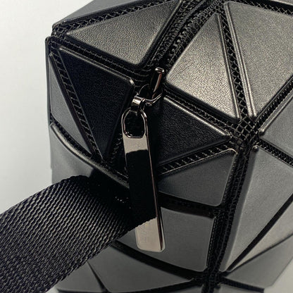 【中古】ISSEY MIYAKE | イッセイミヤケ CUBOID ショルダーバッグ BB43AG661 ブラック