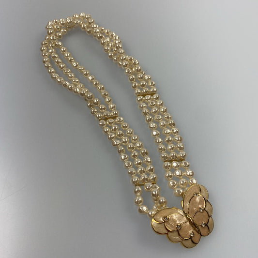 【中古】 パピヨン/3連パール ネックレス