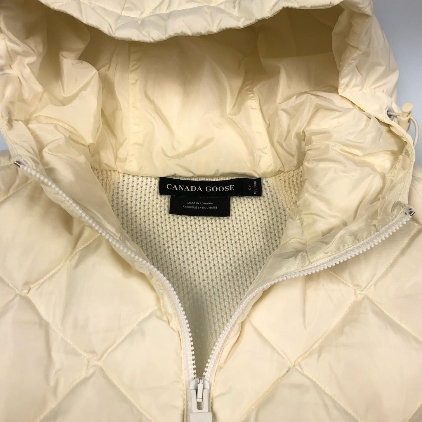 【中古】CANADA GOOSE | カナダグース HYBRIDGE QUILTED KNIT HOODY ダウンジャケット 6800L 国内正規品 アイボリー サイズ：S