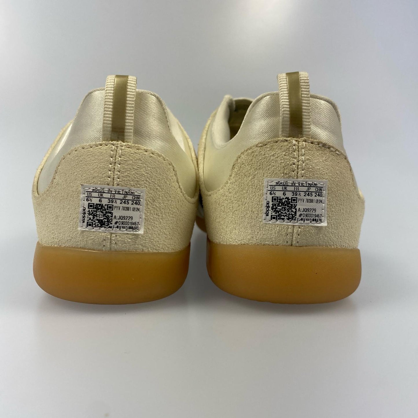 【中古】adidas | アディダス BAD BUNNY BALLERINA スニーカー JQ9229 年式:2025S/S アイボリー 24.5cm