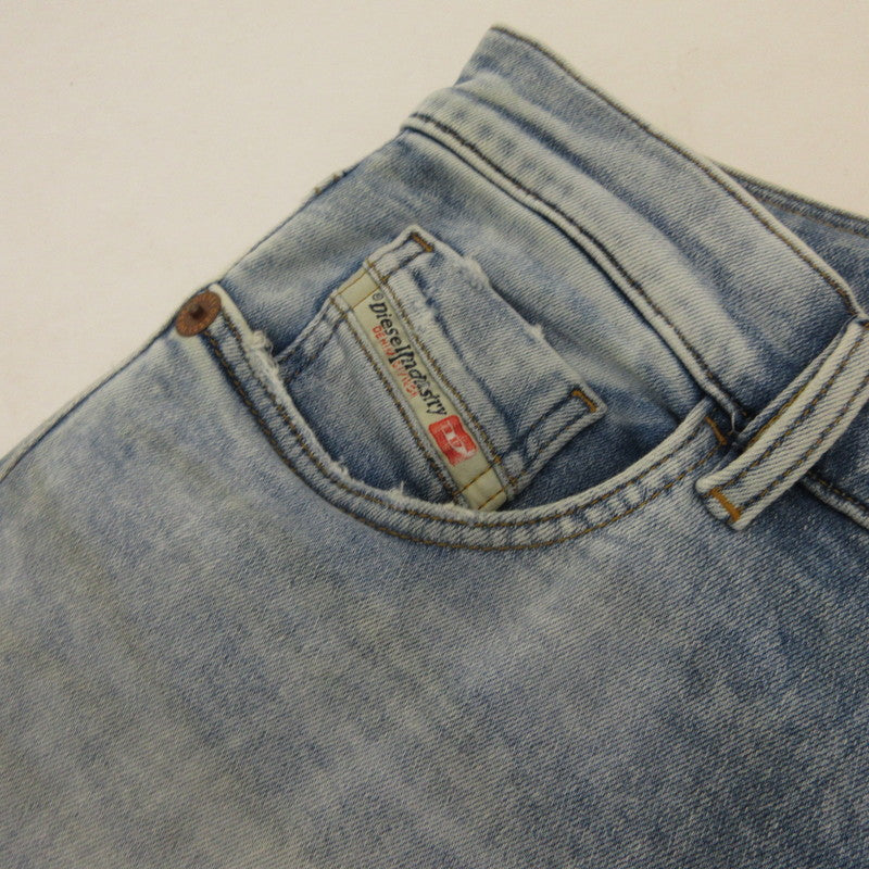 【中古】DIESEL | ディーゼル D-STRUKT-JOGG デニムパンツ A01017 ライトブルー サイズ：31