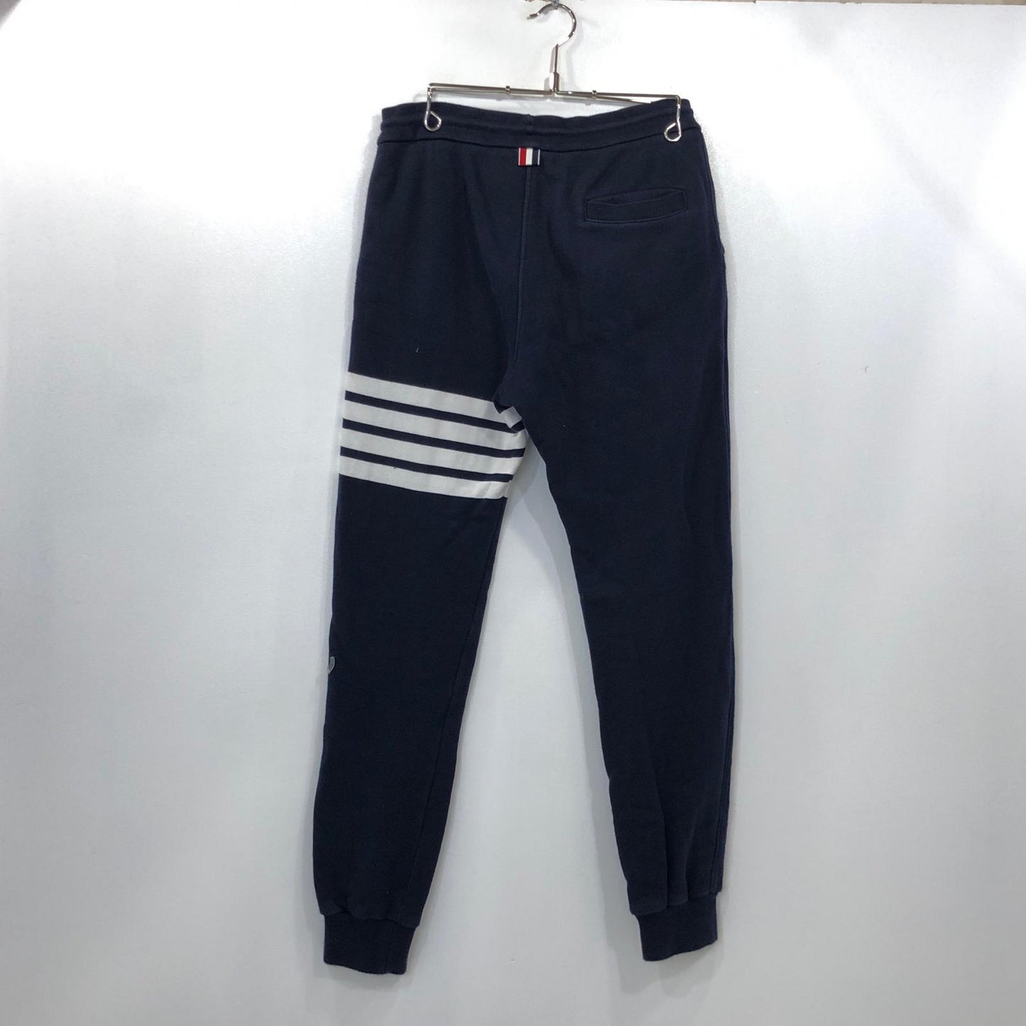 【中古】THOM BROWNE. | トムブラウン 4BAR クラシックスウェットパンツ パンツ MJQ0008H-00535461 ネイビー サイズ：1