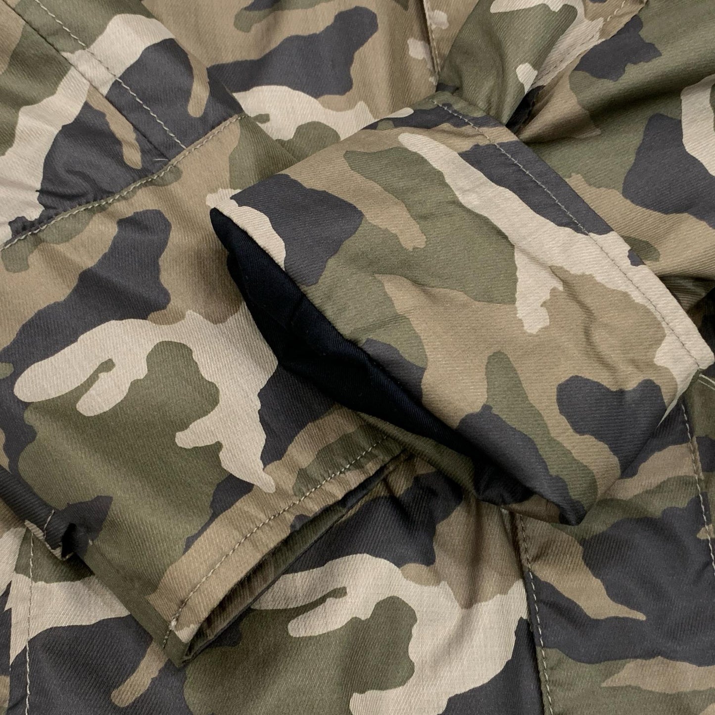 AKM | エイケイエム マウンテンパーカー B069 2015S/S カモ サイズ：M【姫路東店】