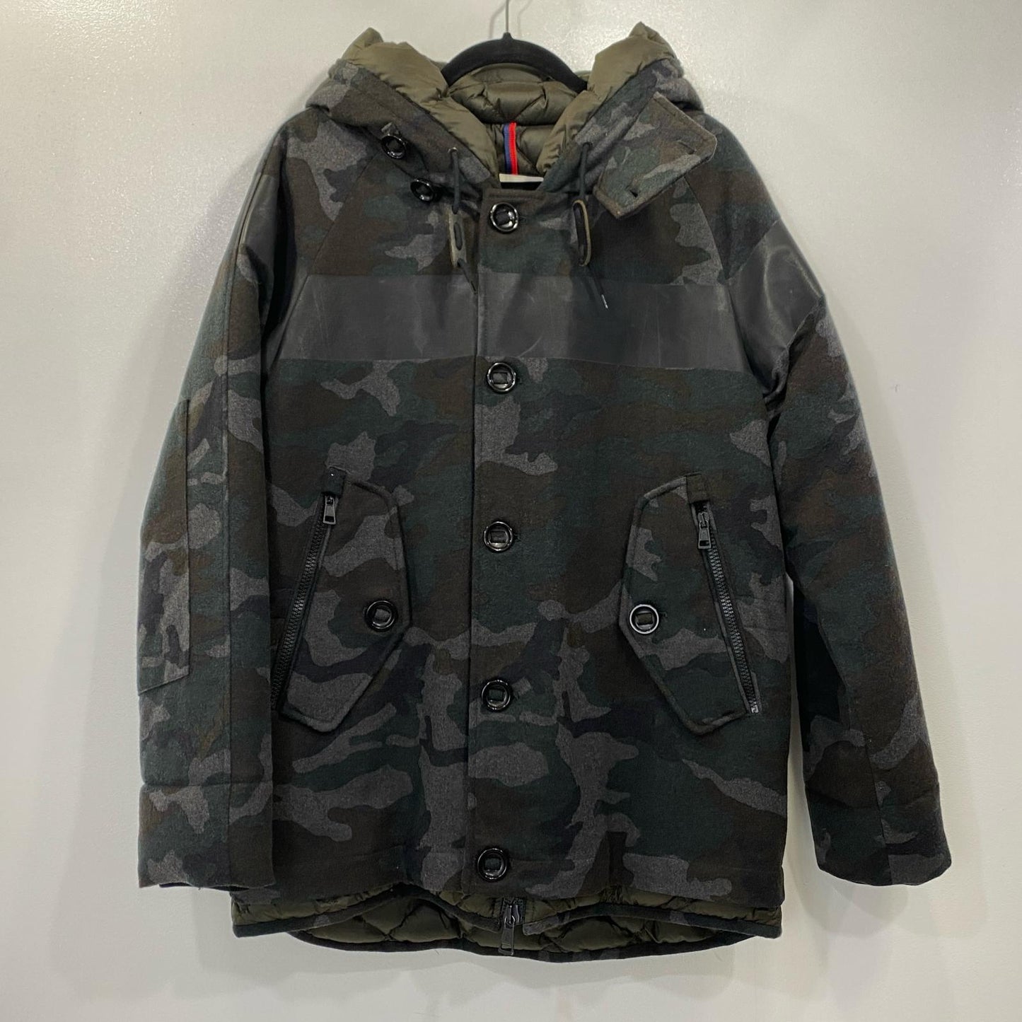 MONCLER | モンクレール TIMOTHY GIUBBOTTO ダウンジャケット 420914180585 国内正規品 カモ サイズ：2【姫路東店】