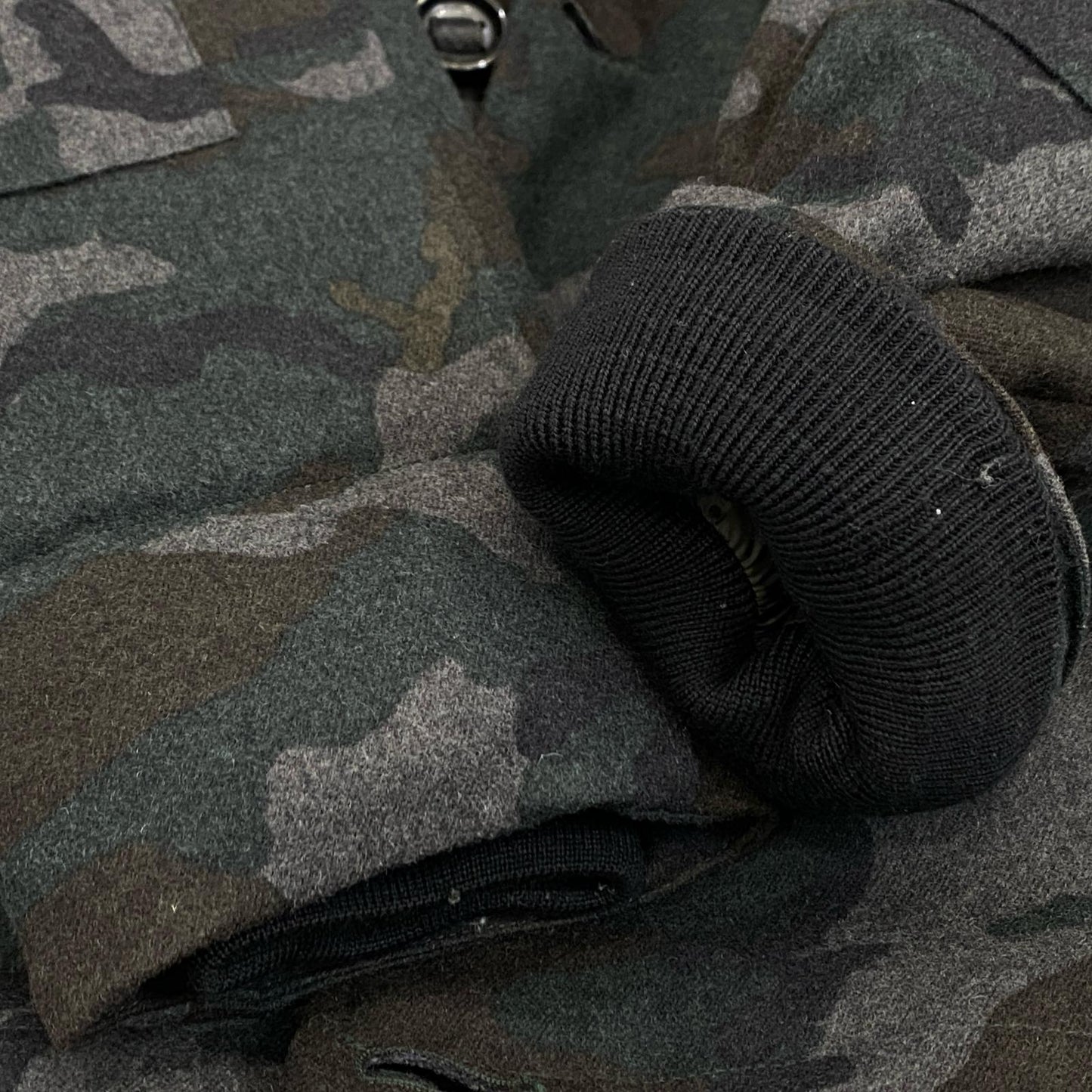 MONCLER | モンクレール TIMOTHY GIUBBOTTO ダウンジャケット 420914180585 国内正規品 カモ サイズ：2【姫路東店】