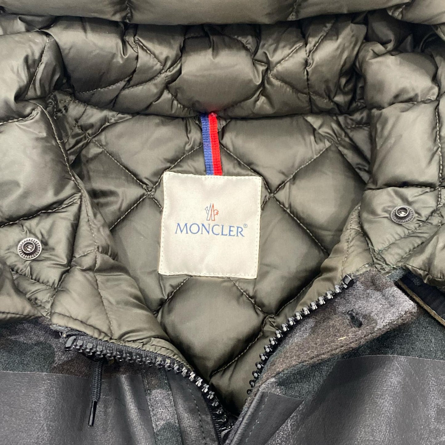 MONCLER | モンクレール TIMOTHY GIUBBOTTO ダウンジャケット 420914180585 国内正規品 カモ サイズ：2【姫路東店】