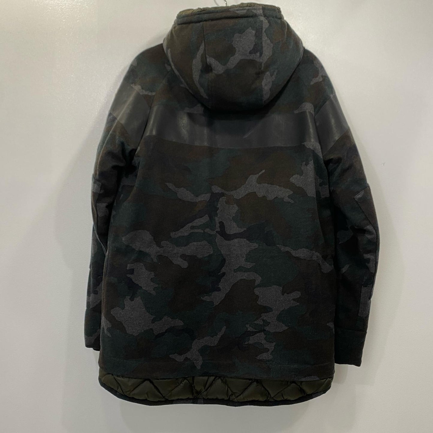 MONCLER | モンクレール TIMOTHY GIUBBOTTO ダウンジャケット 420914180585 国内正規品 カモ サイズ：2【姫路東店】