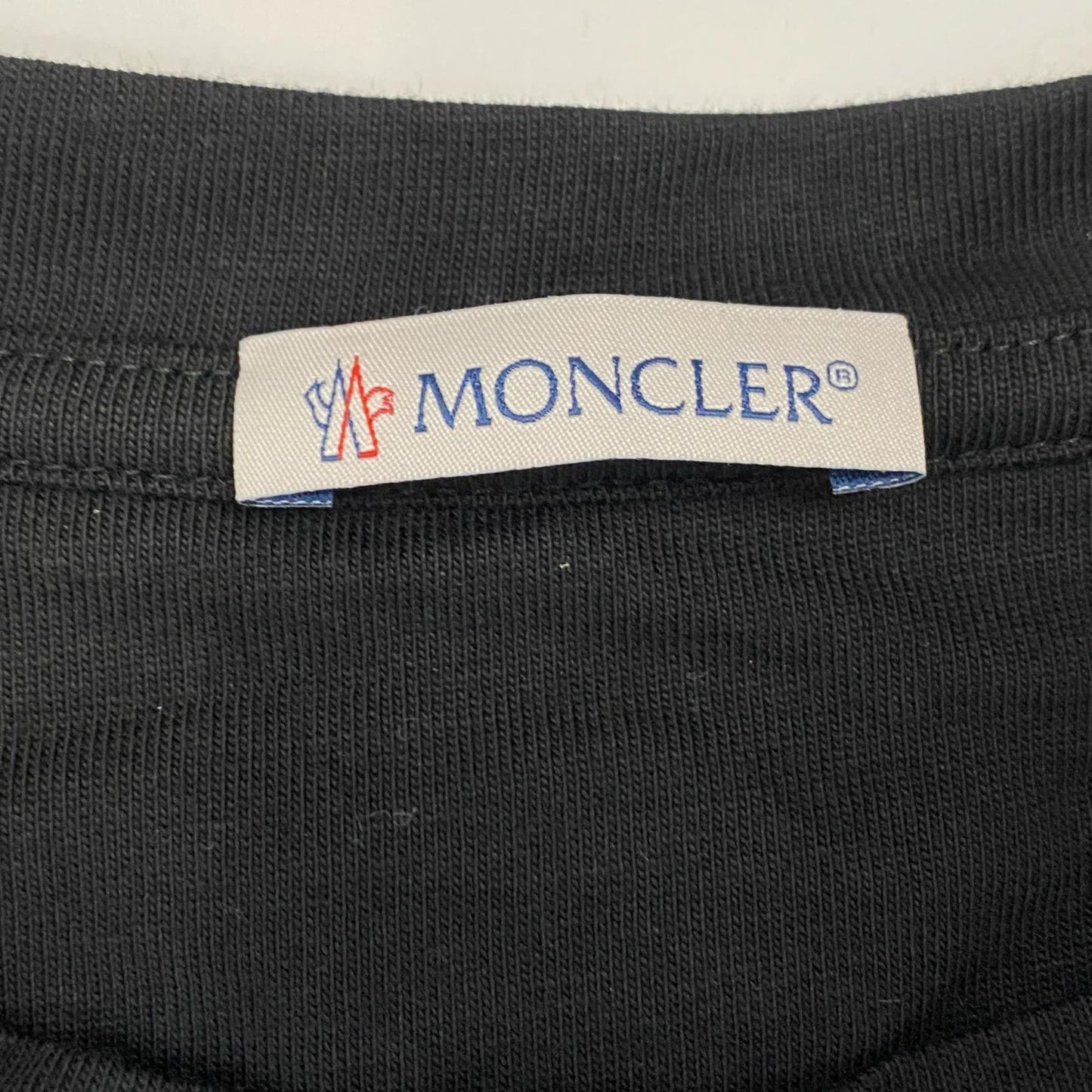 MONCLER | モンクレール MAGLIA T-SHIRT 半袖Ｔシャツ E20918049250 国内正規品 ブラック サイズ：L【姫路東店】