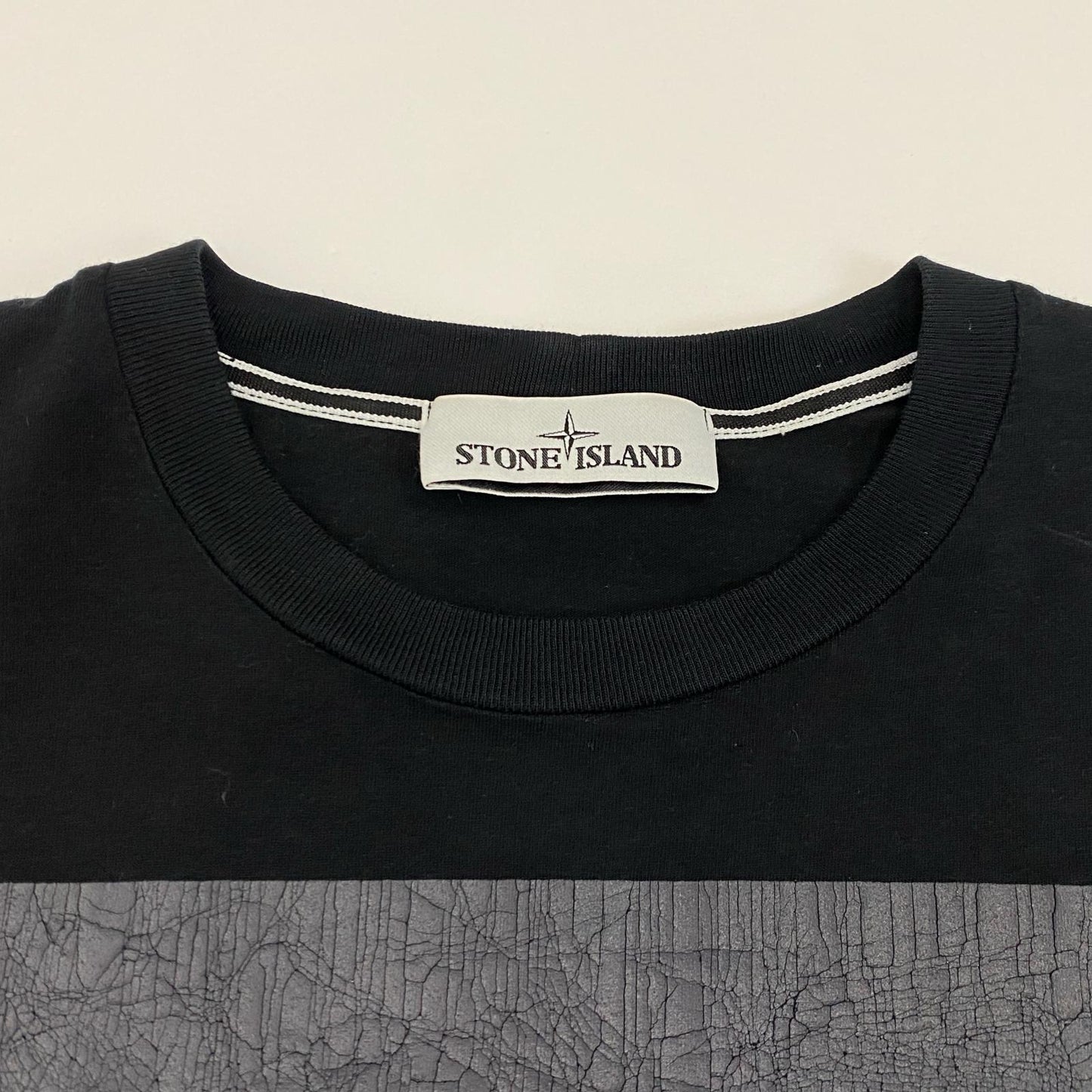 STONE ISLAND | ストーンアイランド SCRATCHED PAINT TWO PRINT 半袖Ｔシャツ 80152RC90 2023S/S 国内正規品 ブラック サイズ：S【姫路東店】