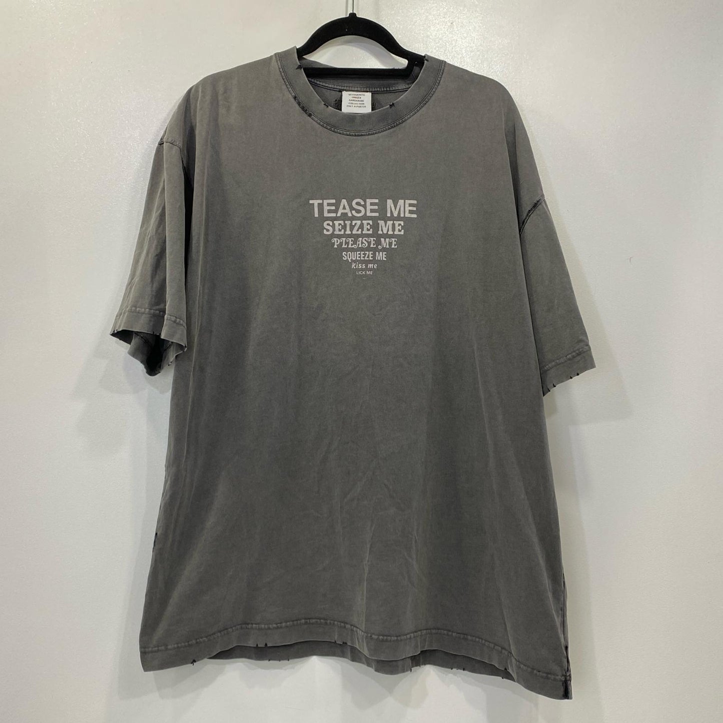 VETEMENTS | ヴェトモンベトモン TEASE ME FADED T-SHIRT 半袖Ｔシャツ UE63TR280B 並行品 チャコールグレー サイズ：S【姫路東店】
