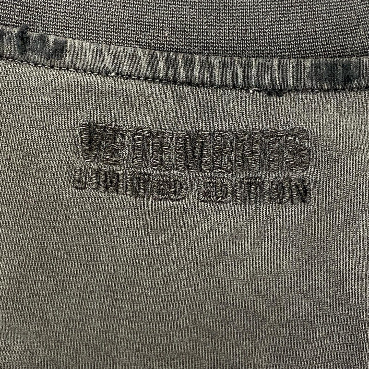 VETEMENTS | ヴェトモンベトモン TEASE ME FADED T-SHIRT 半袖Ｔシャツ UE63TR280B 並行品 チャコールグレー サイズ：S【姫路東店】