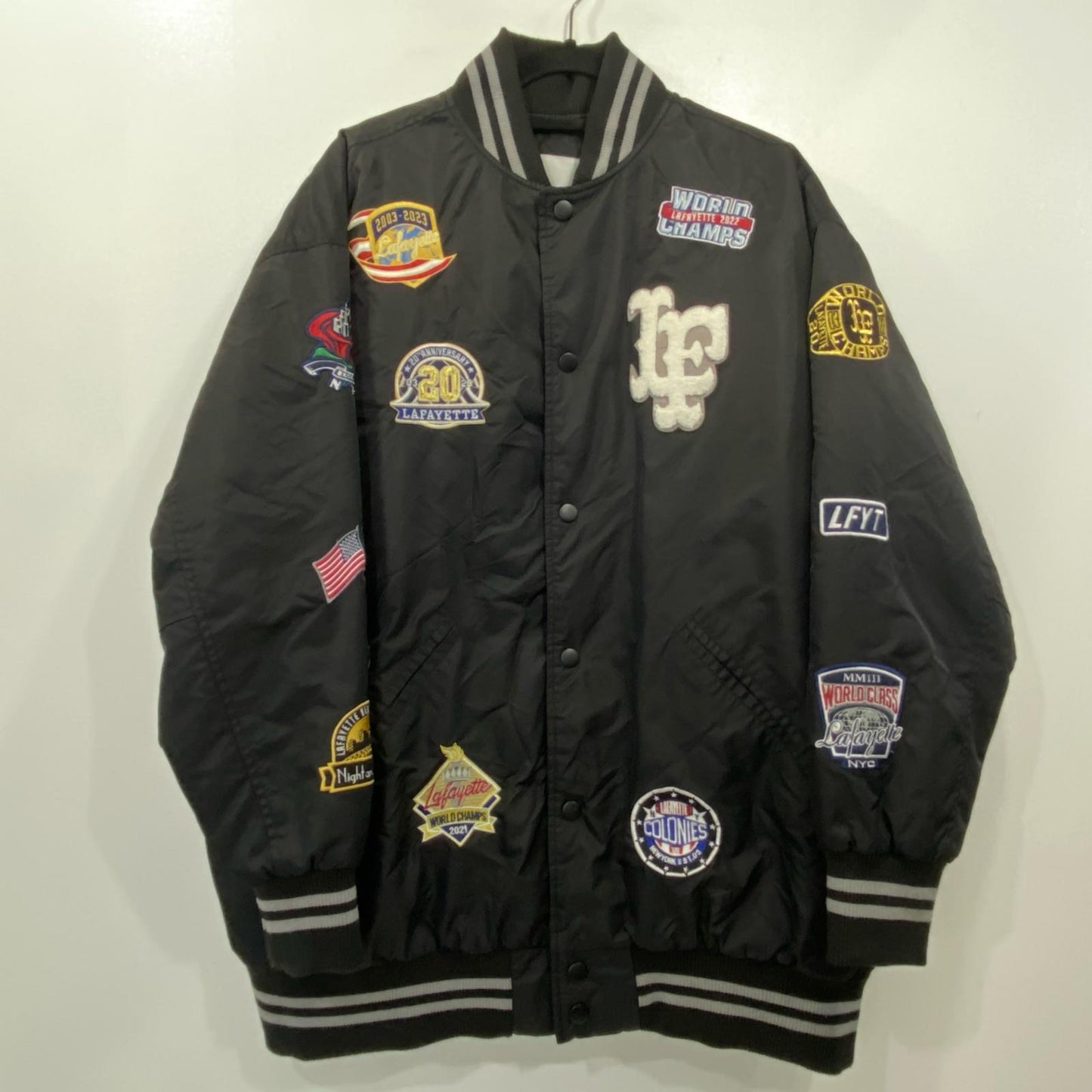 Lafayette | ラファイエット LFYT ALL OVER EMBLEM SATIN VARSITY JACKET ミリタリージャケット LS231001 MA-1 ブラック サイズ：XXL【姫路東店】
