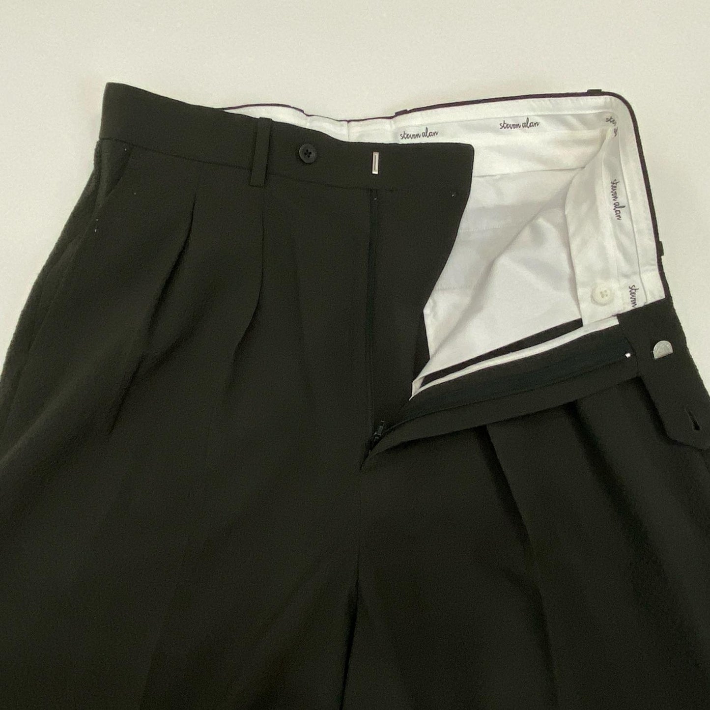 Steven Alan | スティーブンアラン TWサッカーインツープリーツドレストラウザーズ パンツ 8114-186-1141 カーキ サイズ：L【姫路東店】