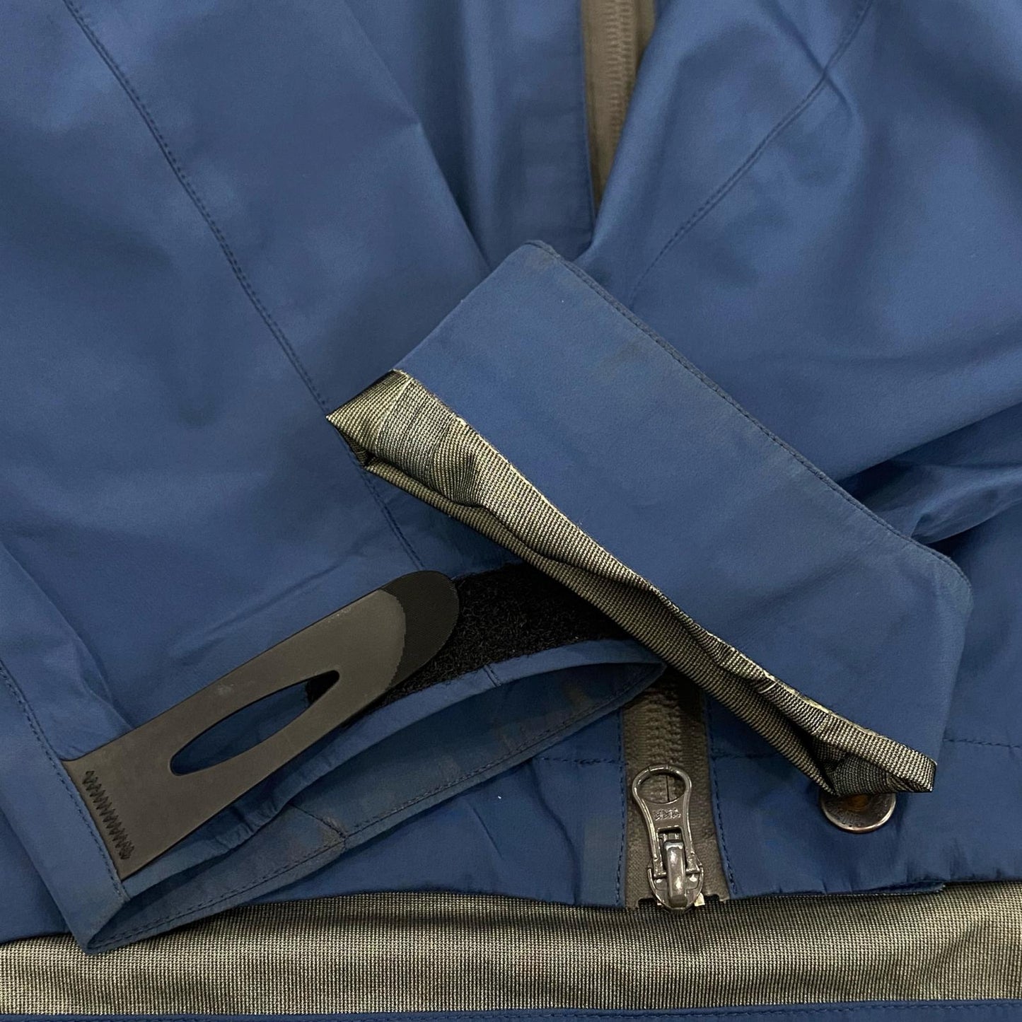 tilak | ティラック STORM JACKET マウンテンパーカー ブルー サイズ：XS【姫路東店】
