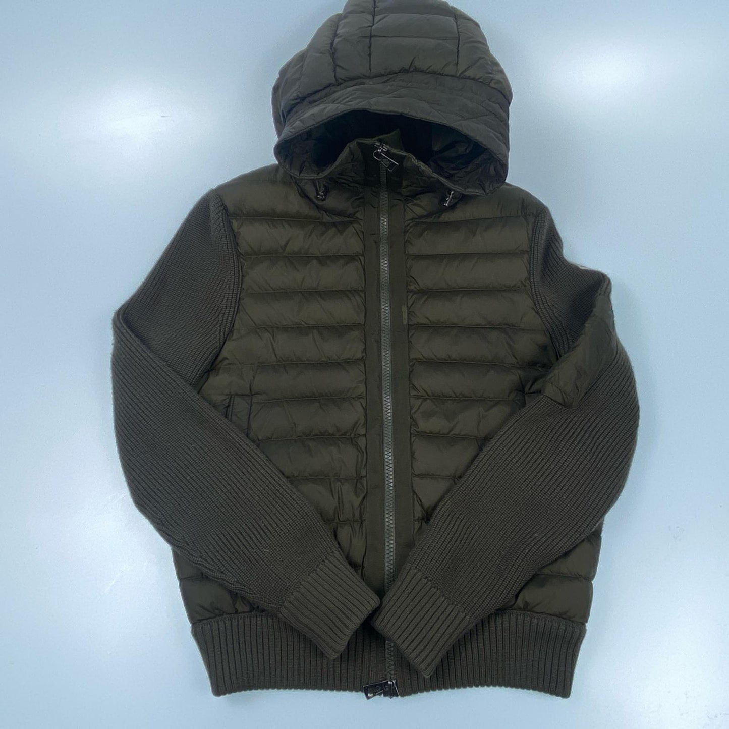 MONCLER | モンクレール MAGLIONE TRICOT CARDIGAN ダウンジャケット E20919402800 2019A/W 国内正規品 カーキ サイズ：S【姫路東店】