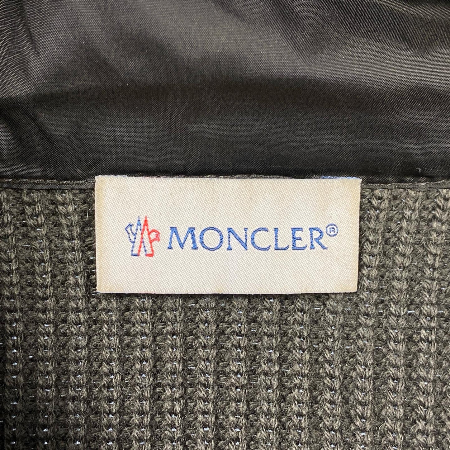 MONCLER | モンクレール MAGLIONE TRICOT CARDIGAN ダウンジャケット E20919402800 2019A/W 国内正規品 カーキ サイズ：S【姫路東店】