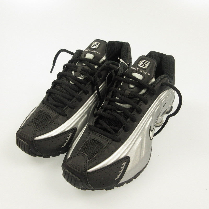 NIKE | Nike SHOX R4 METALLIC SILVER Sneakers HQ1988-007 Silver 26cm