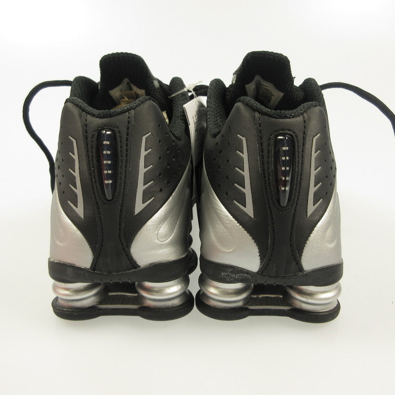 NIKE | Nike SHOX R4 METALLIC SILVER Sneakers HQ1988-007 Silver 26cm