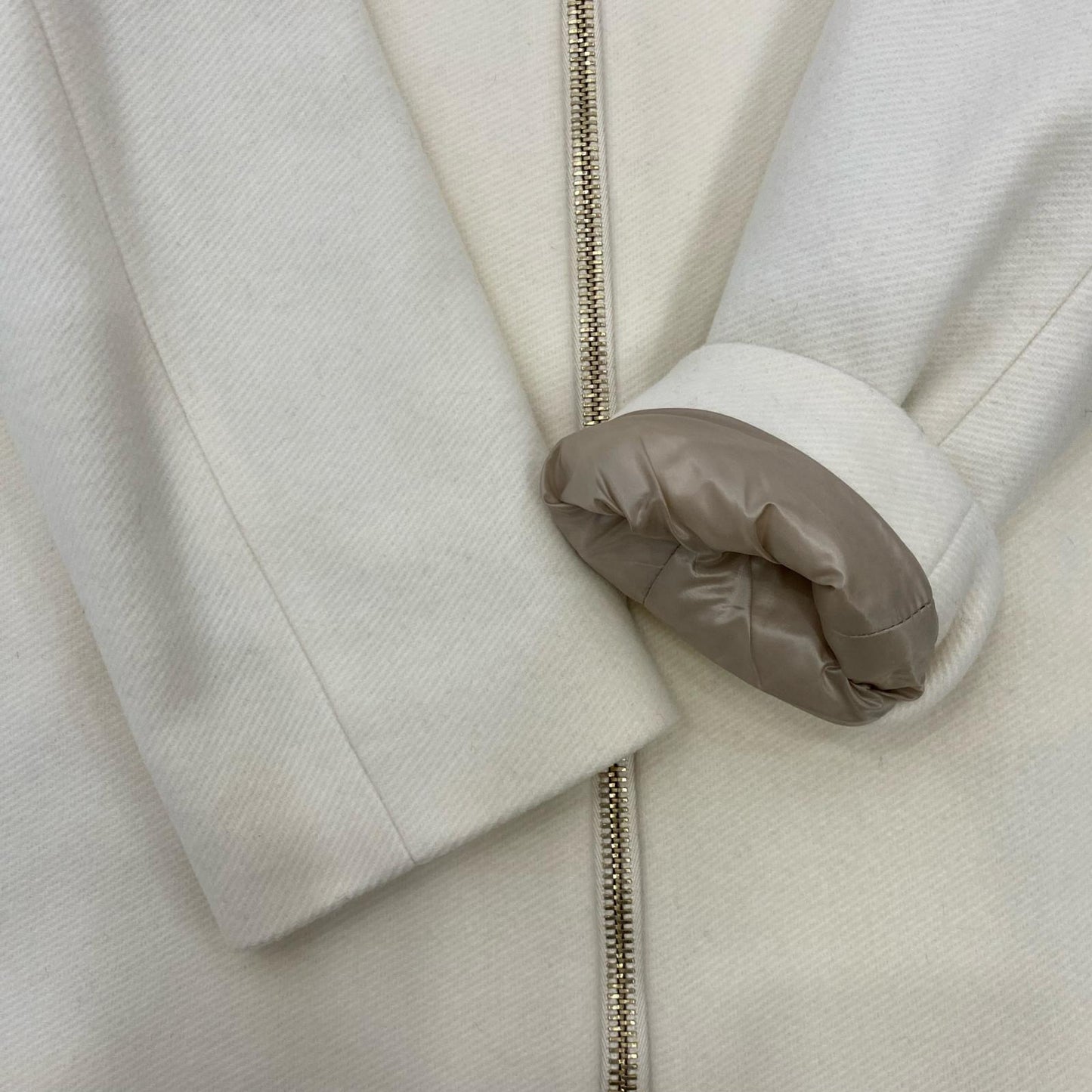 Herno | ヘルノ その他アウター GC0150D-396601-1100 国内正規品 サイズ：44 アイボリー サイズ：44【姫路東店】