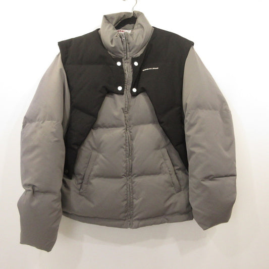 DETACHABLE SHAPED VEST DOWN JACKET ダウンジャケット 22SYFW070 グレー サイズ：L