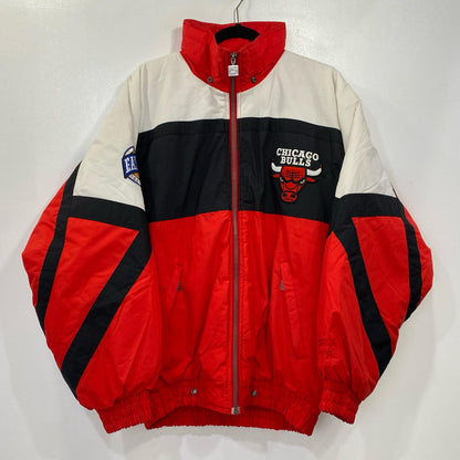 CHICAGO BULLS 中綿ジャケット レッド サイズ：L【姫路東店】