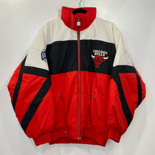 CHICAGO BULLS 中綿ジャケット レッド サイズ：L【姫路東店】