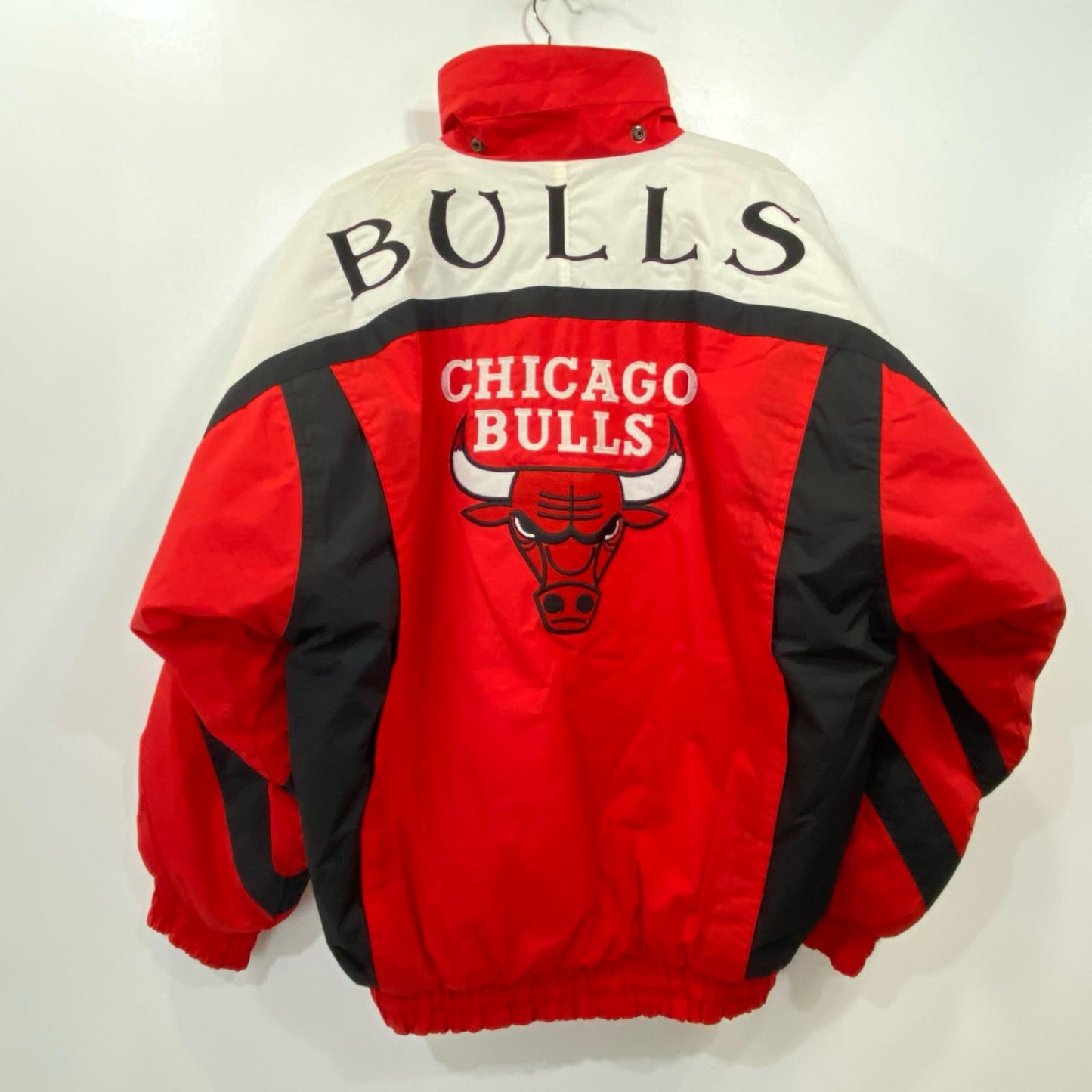 CHICAGO BULLS 中綿ジャケット レッド サイズ：L【姫路東店】