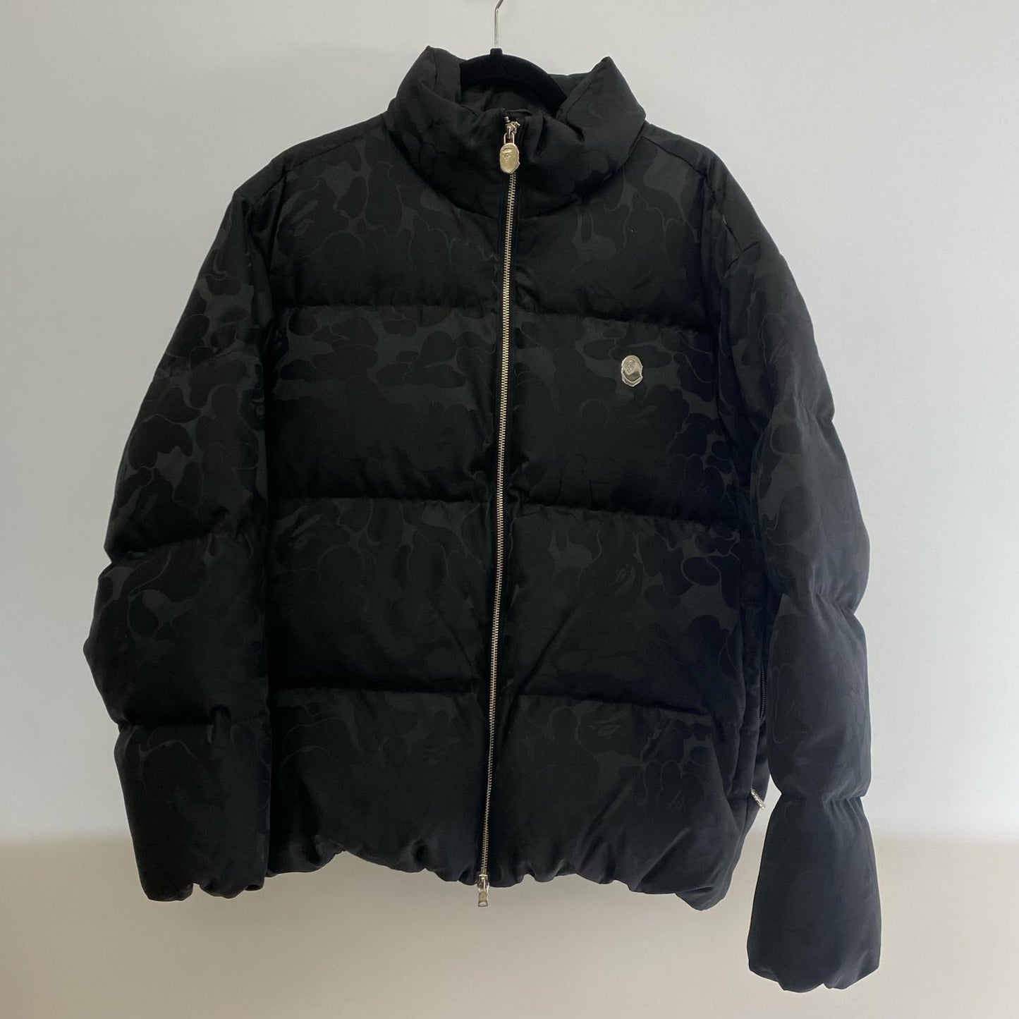 A BATHING APE | アベイシングエイプ TONAL SOLID CAMO PUFFER DOWN JACKET ダウンジャケット 001DNJ801057I 2023A/W ブラック サイズ：L【姫路東店】