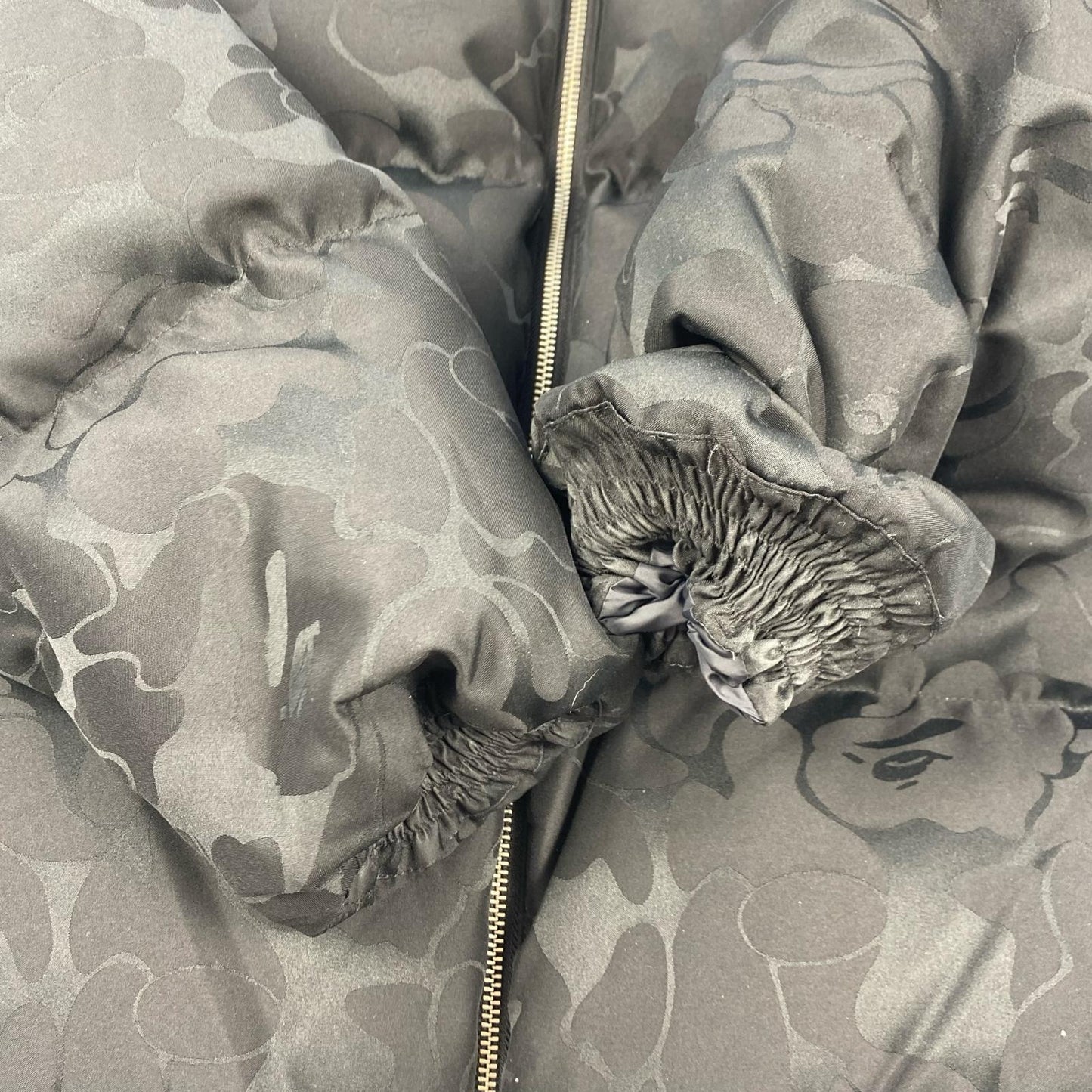 A BATHING APE | アベイシングエイプ TONAL SOLID CAMO PUFFER DOWN JACKET ダウンジャケット 001DNJ801057I 2023A/W ブラック サイズ：L【姫路東店】