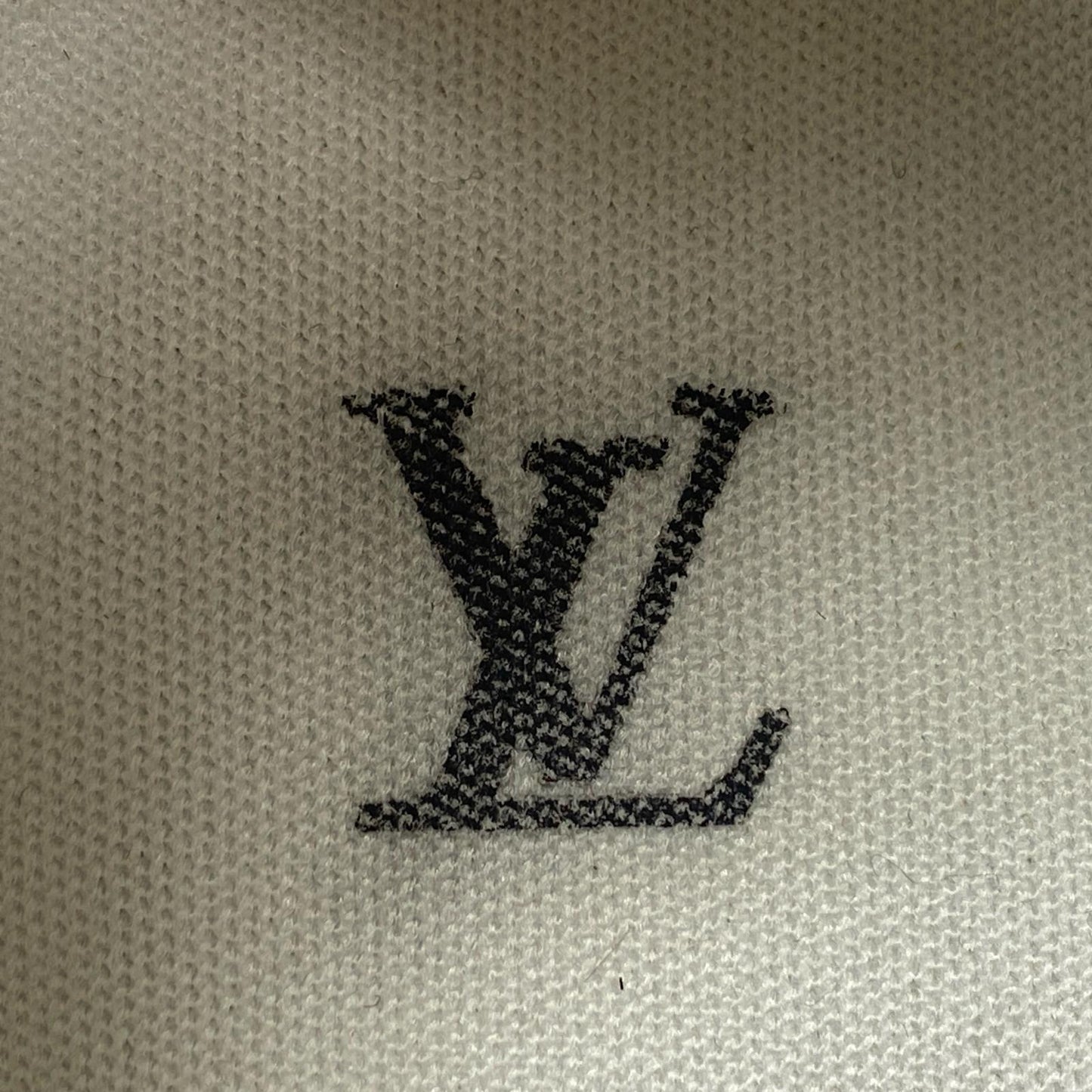 LOUIS VUITTON | ルイ・ヴィトン LVトレイナー スニーカー 1AHTUG GO0235 UK4 ベージュ【姫路東店】