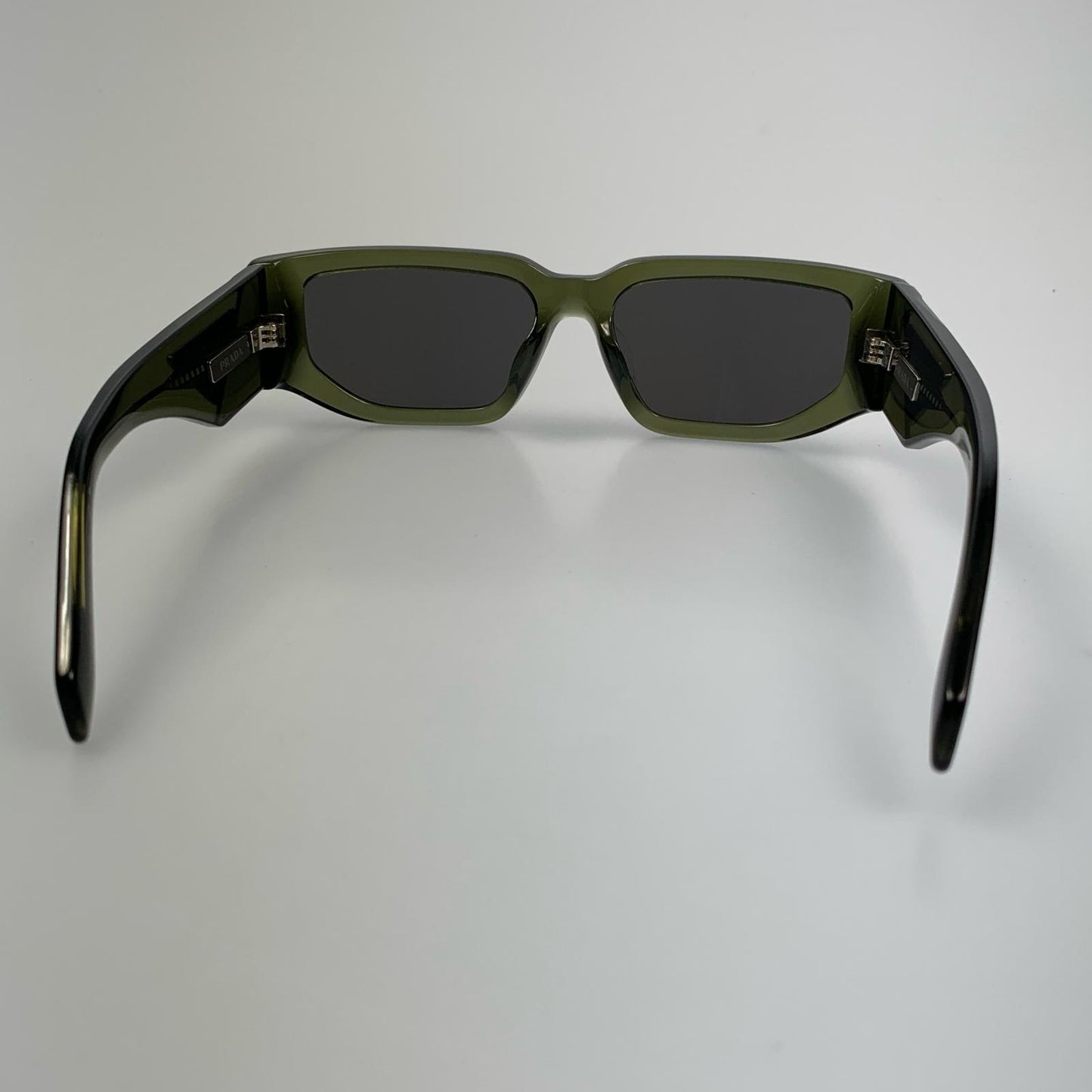 PRADA | プラダ サングラス SPR09Z ｻｲｽﾞ:55□17 グリーン