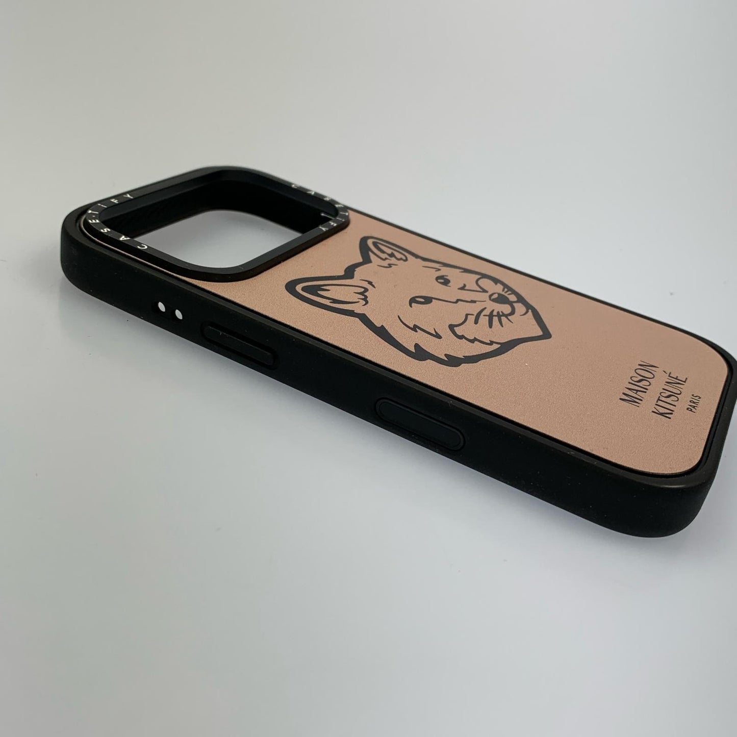 MAISON KITSUNE | メゾンキツネ Classic Fox Logo Case iPhone17pro その他小物 ベージュ