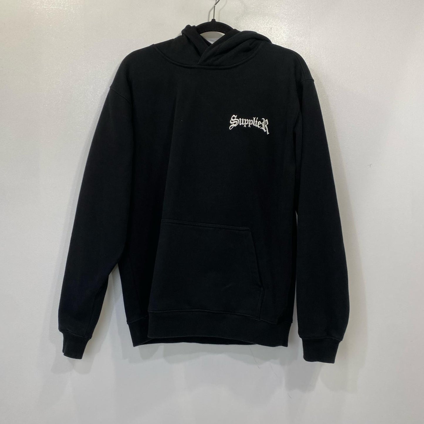 SUPPLIER | サプライヤー CROSS HOODIE パーカー ブラック サイズ：M