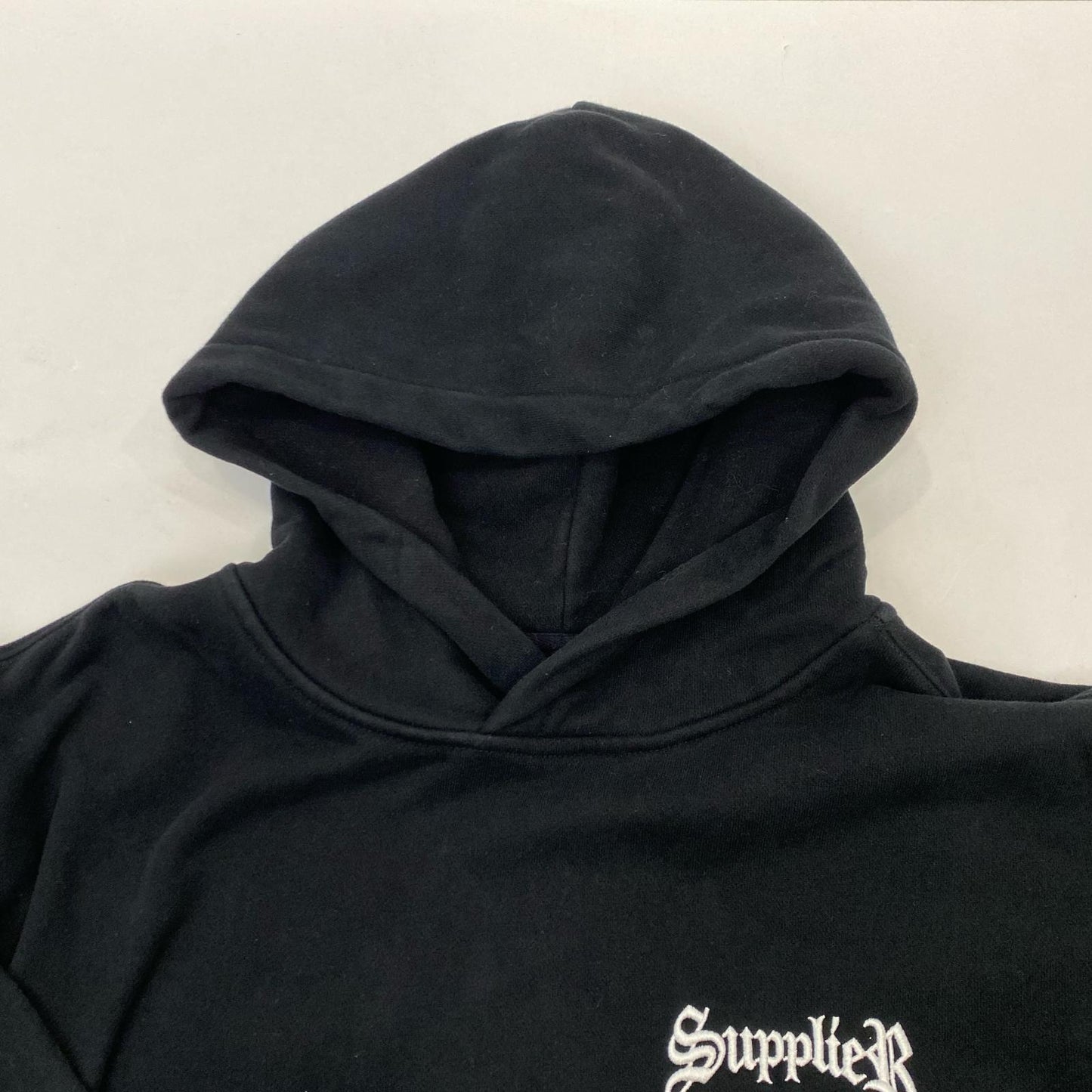 SUPPLIER | サプライヤー CROSS HOODIE パーカー ブラック サイズ：M
