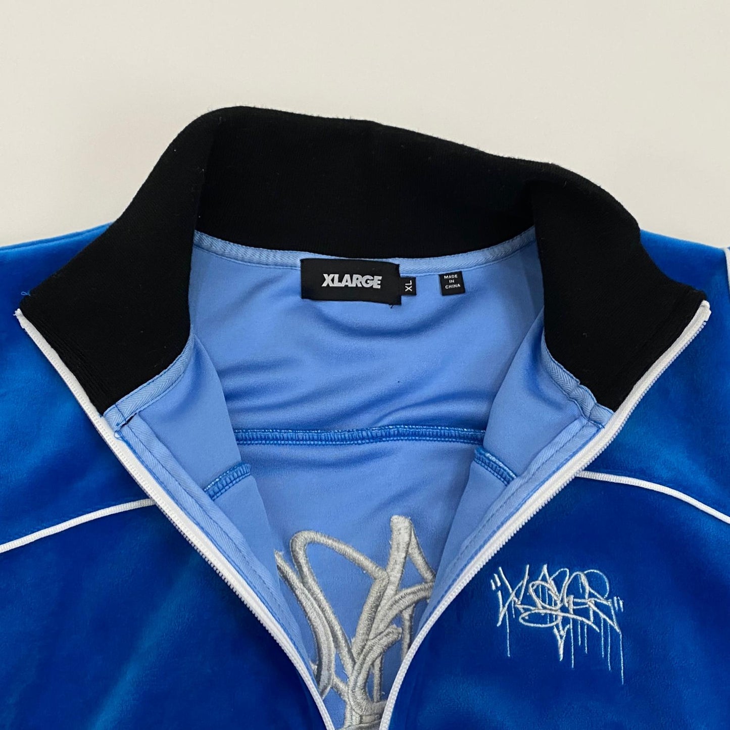 X-LARGE | エクストララージ TAGGING VELOUR JACKET ジャージ 101253021009 ブルー サイズ：XL【姫路東店】
