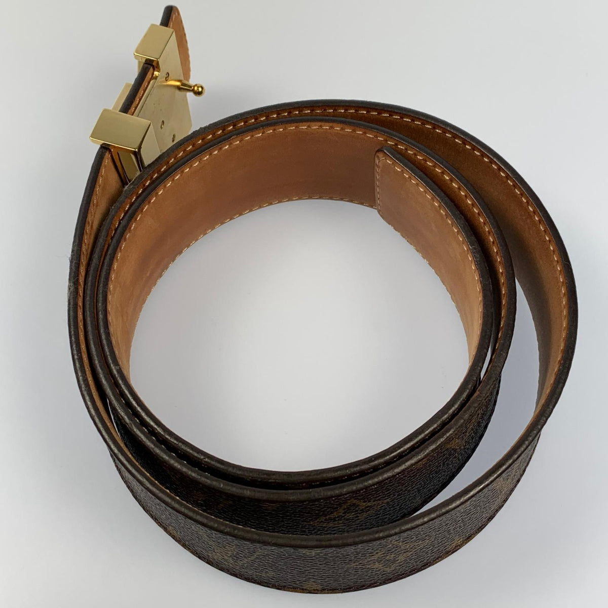 LOUIS VUITTON | ルイ・ヴィトン サンチュールLVイニシャル ベルト M9608 ｻｲｽﾞ:95/38 AC2119【姫路東店】
