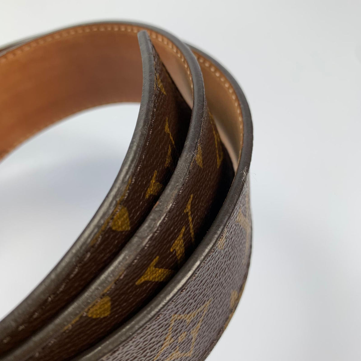 LOUIS VUITTON | ルイ・ヴィトン サンチュールLVイニシャル ベルト M9608 ｻｲｽﾞ:95/38 AC2119【姫路東店】