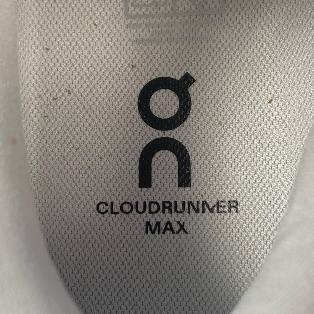 On | オン Cloudrunner 3 Max スニーカー 3MG30200813 26.5cm ホワイト【姫路東店】