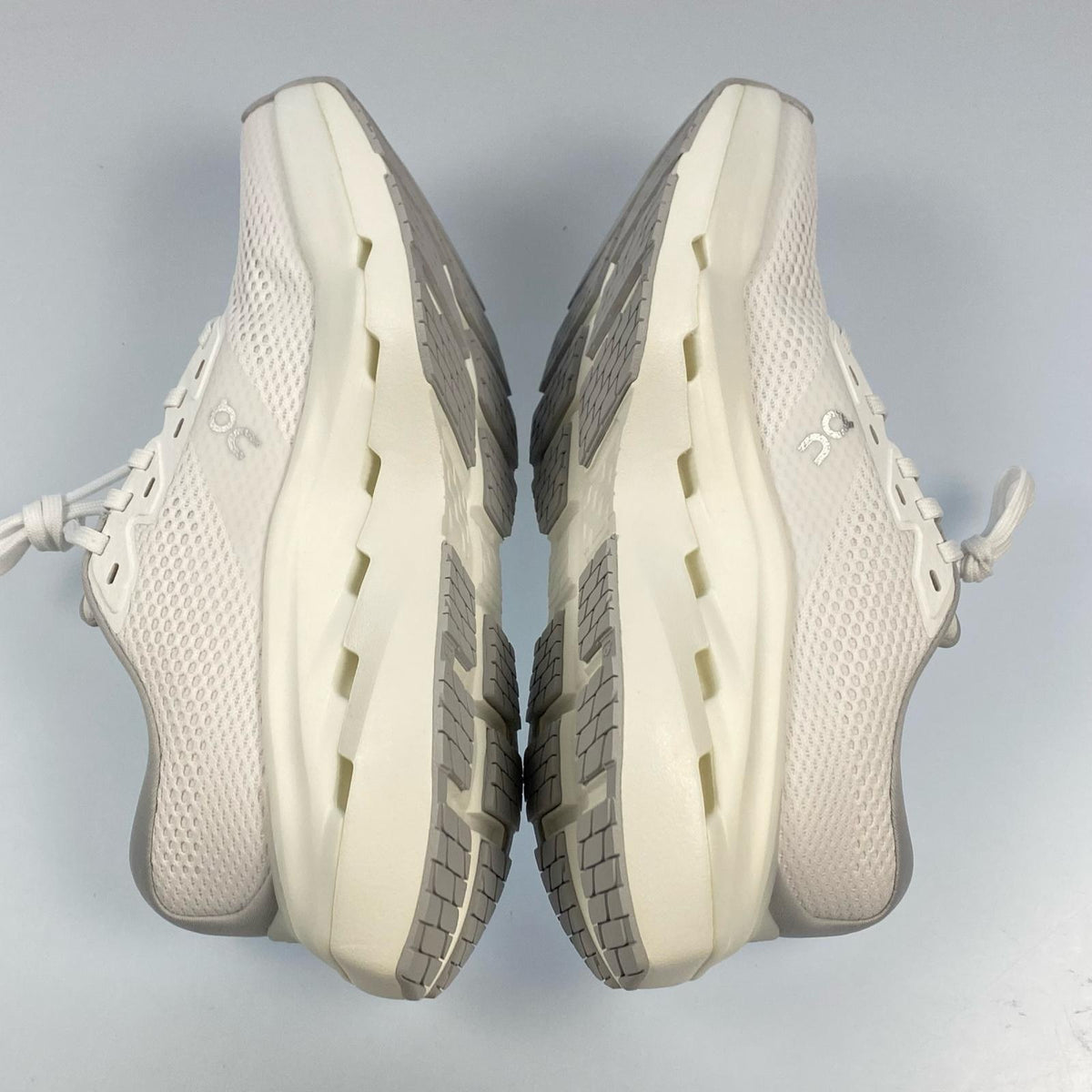 On | オン Cloudrunner 3 Max スニーカー 3MG30200813 26.5cm ホワイト【姫路東店】