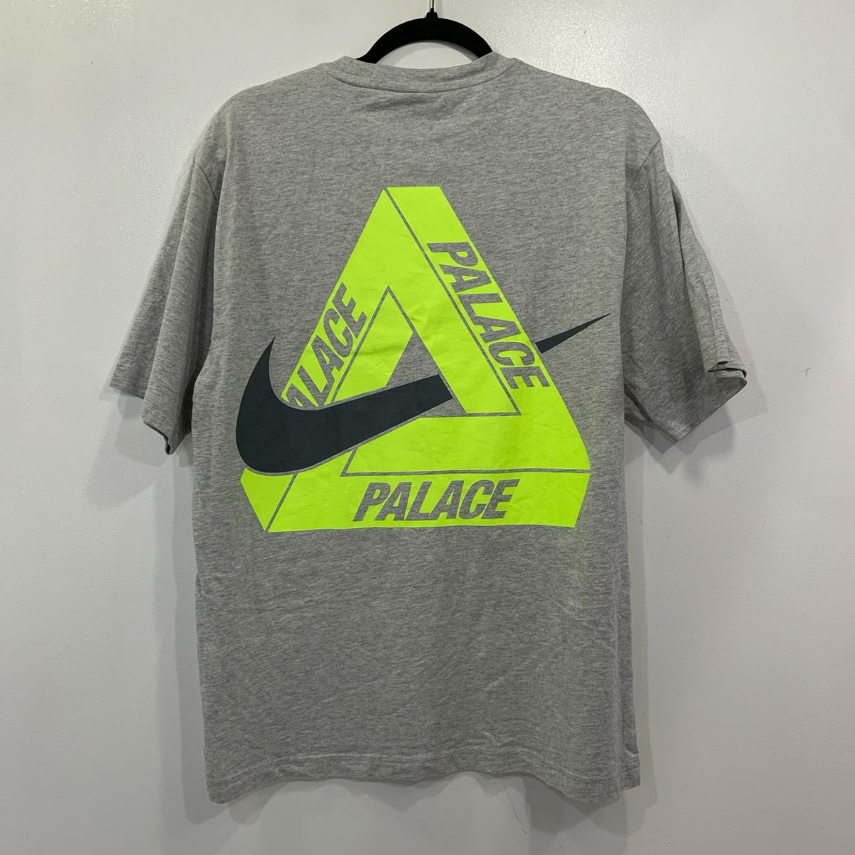 PALACE SKATEBOARDS | パレススケートボード×NIKE PALACE NIKE TRI SWOOSH T-SHIRT 半袖Ｔシャツ P29TS276 2025A/W グレー サイズ：M【姫路東店】