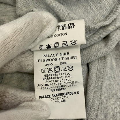 PALACE SKATEBOARDS | パレススケートボード×NIKE PALACE NIKE TRI SWOOSH T-SHIRT 半袖Ｔシャツ P29TS276 2025A/W グレー サイズ：M【姫路東店】