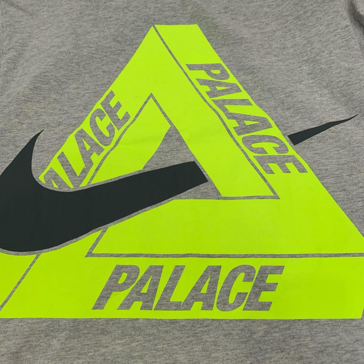 PALACE SKATEBOARDS | パレススケートボード×NIKE PALACE NIKE TRI SWOOSH T-SHIRT 半袖Ｔシャツ P29TS276 2025A/W グレー サイズ：M【姫路東店】