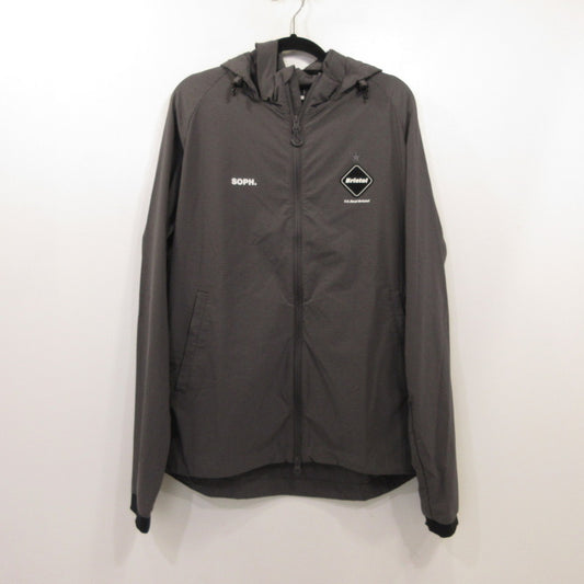 FCRB | エフシーアールビー STRETCH LIGHT WEIGHT HOODED BLOUSON ナイロンジャケット FCRB-210045 グレー サイズ：M【姫路東店】