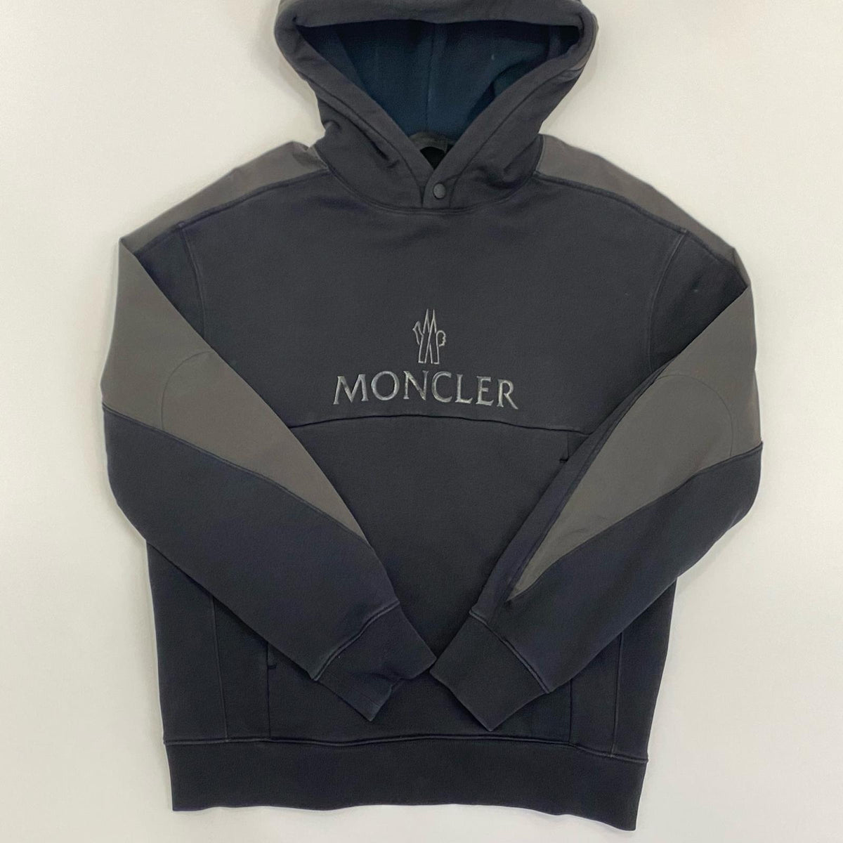 MONCLER | モンクレール FELPA CON CAPPUCCIO パーカー G20918G00025 2021A/W ブラック サイズ：L【姫路東店】