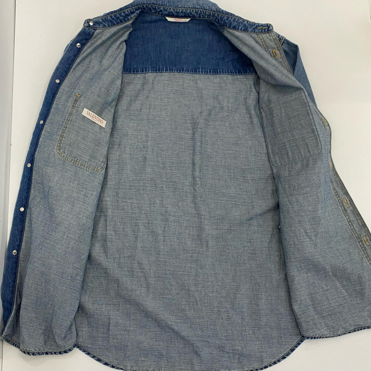 Valentino | ヴァレンチノ その他トップス 2V3DB02B925 デニムシャツ 国内正規品 ブルー サイズ：46【姫路東店】