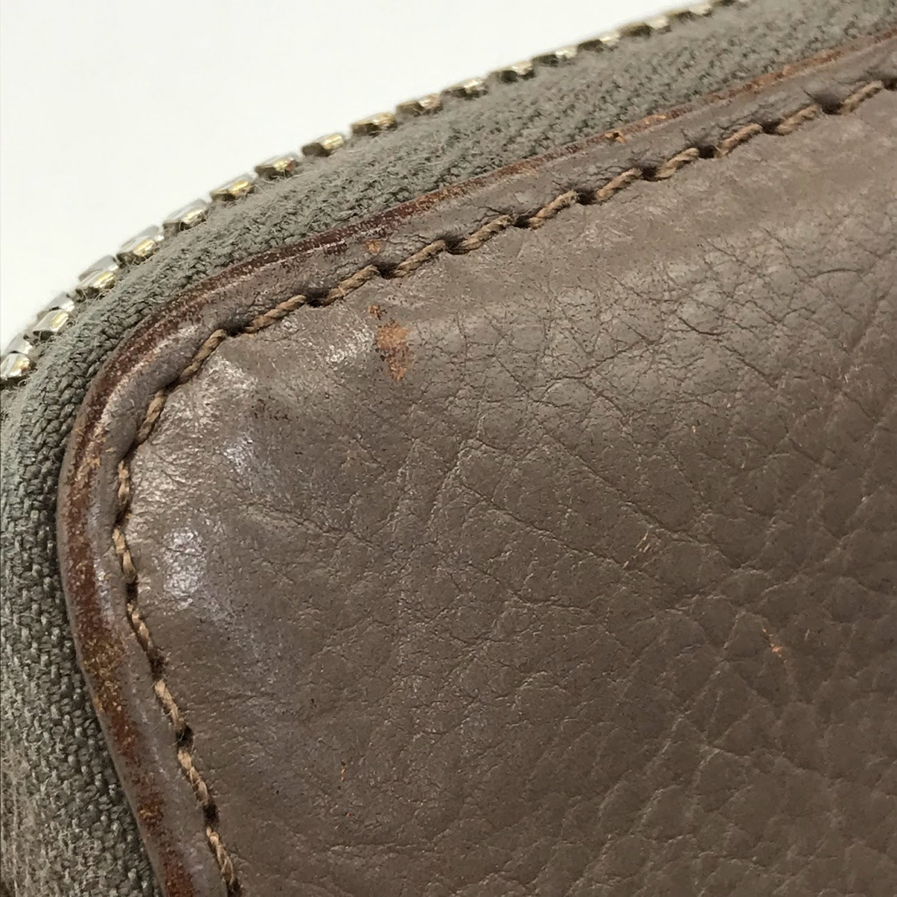 IL BISONTE | イルビゾンテ ラウンドファスナー長財布 長財布 C1166 グレージュ【倉吉店】